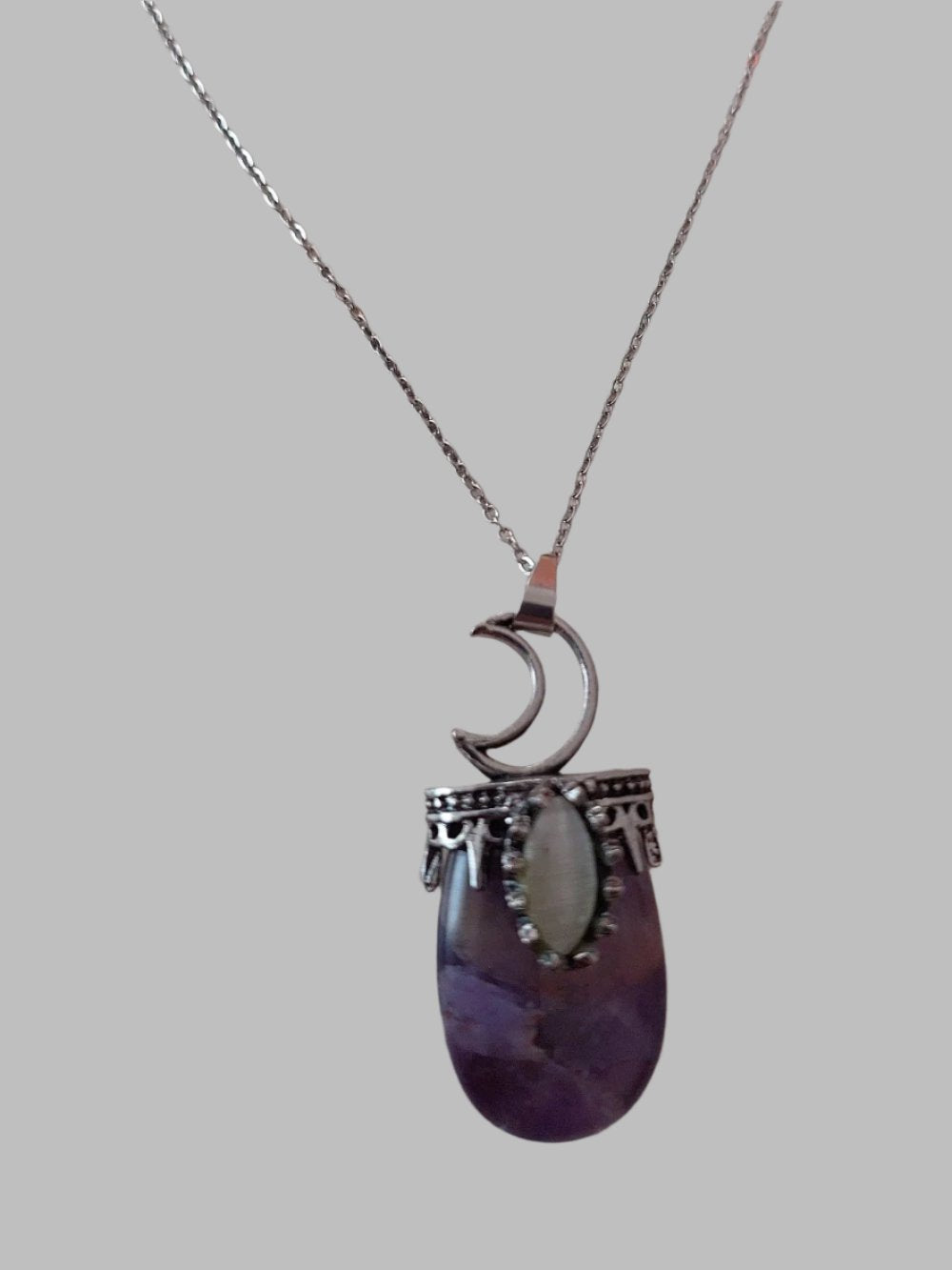 Cats Eye & Amethyst Silver Metal Pendant With Neck Chain